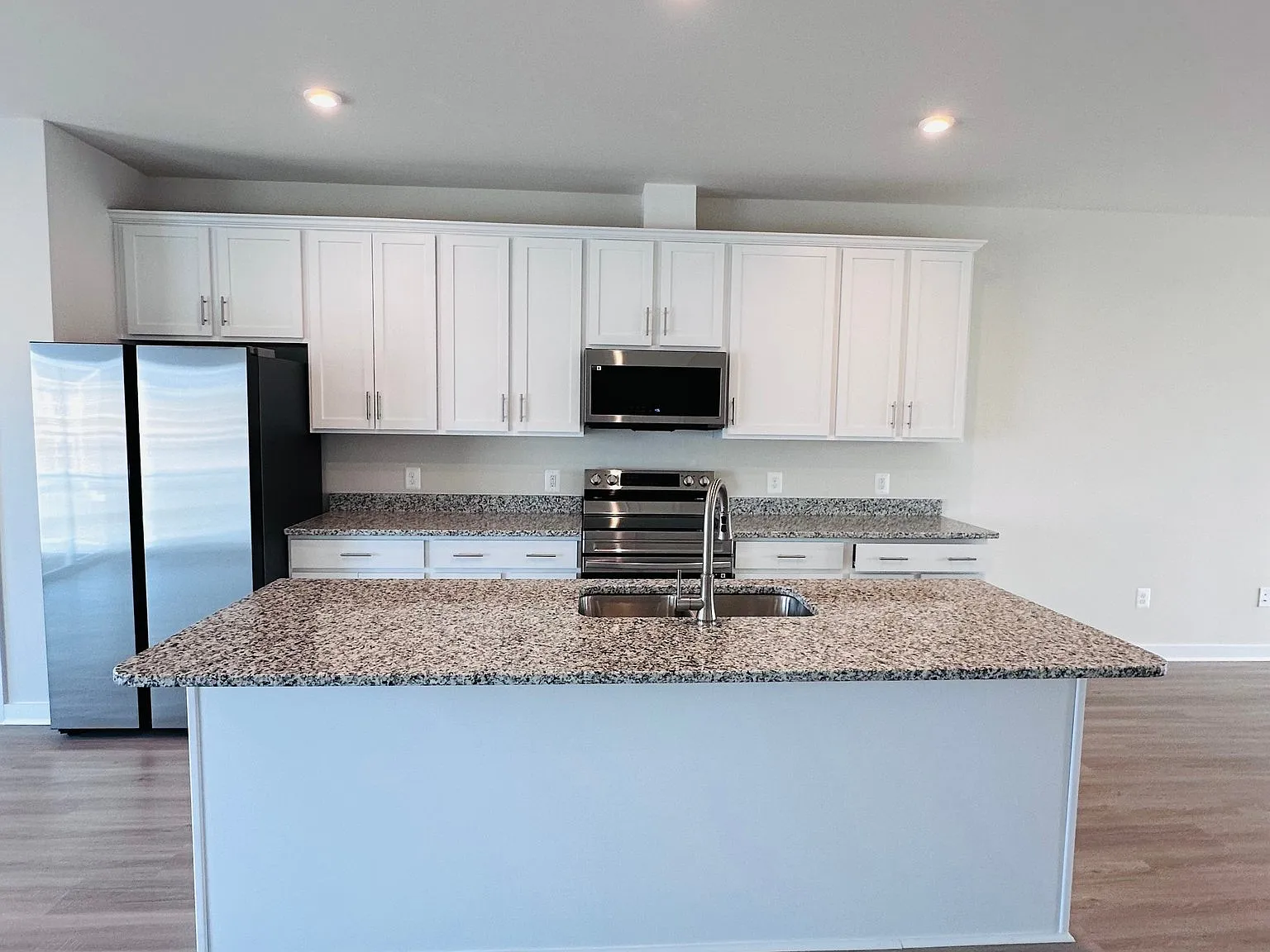 Must See Former Model Home - Spacious 3 Bed/4 Bath Townhouse In Inwood — Photo 3