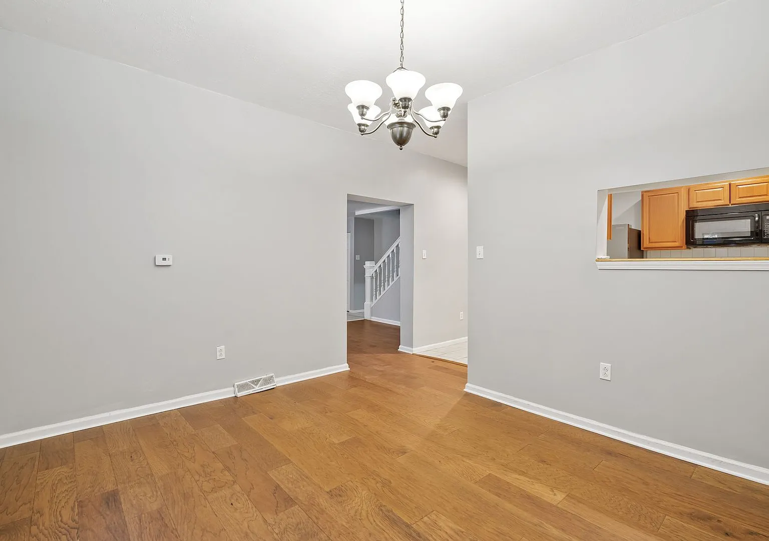 Refreshed 3 Bedroom in Elliott minutes from Downtown — Photo 4