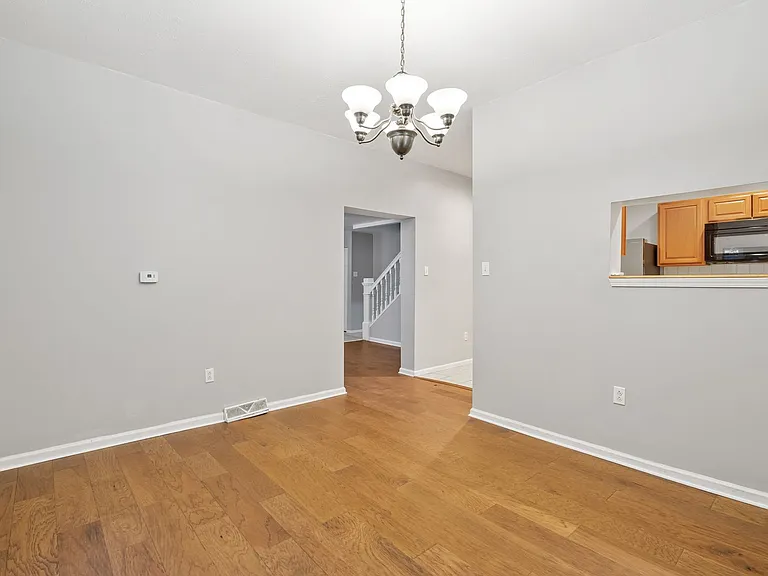 410 Lorenz Ave — Photo 4