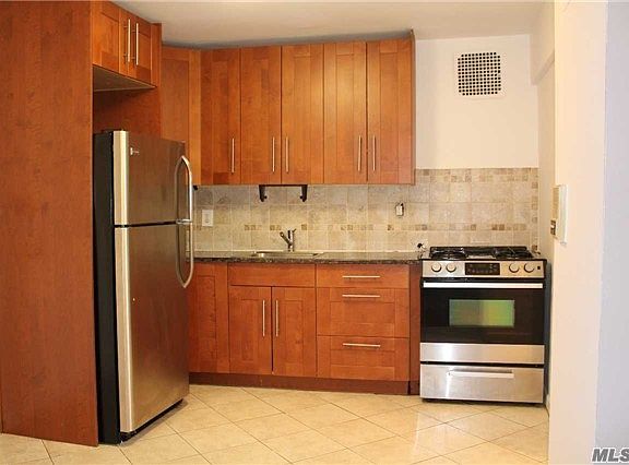 3rd image of 14905 79th Ave APT 637