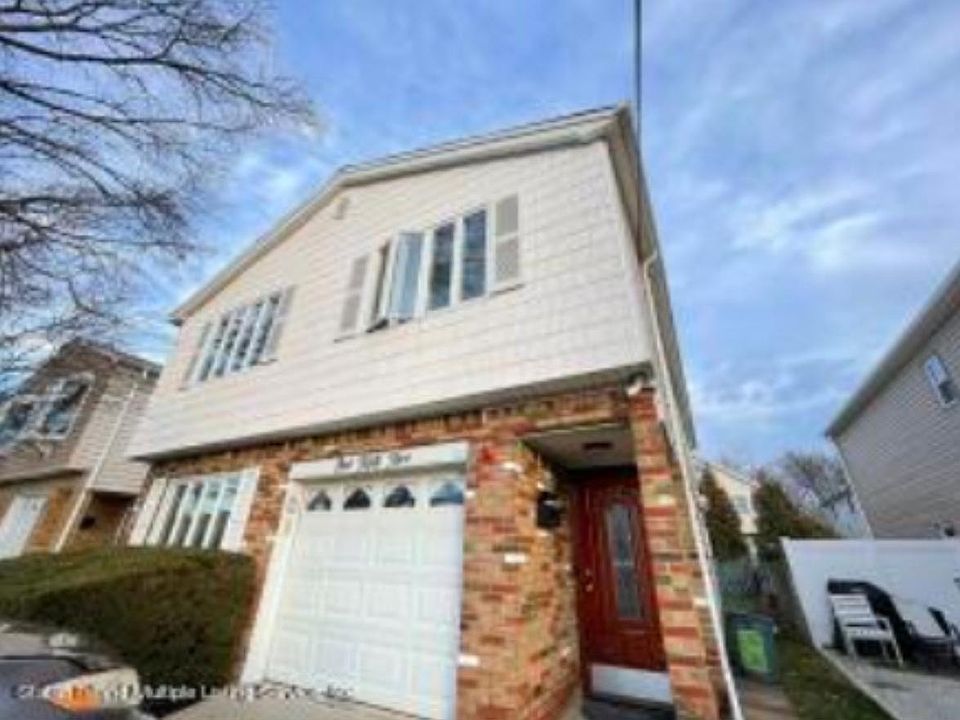 1st image of 155 Woodbine Ave #2