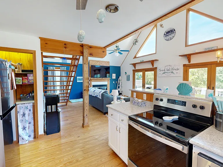 701 Teakwood Ln — Photo 12