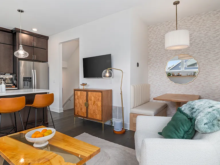 631 Fairview Ave NE #1 — Photo 6