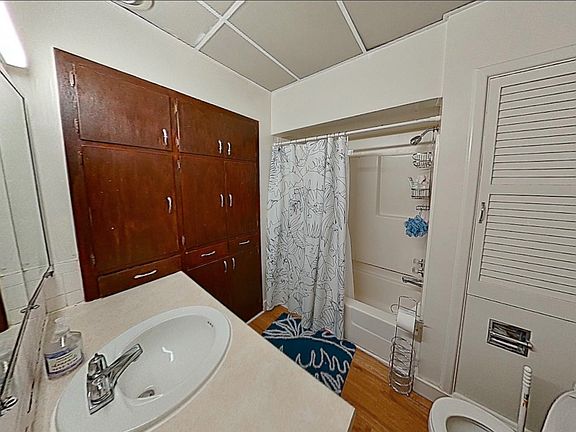 4th image of 206 E Bloomington St APT 4