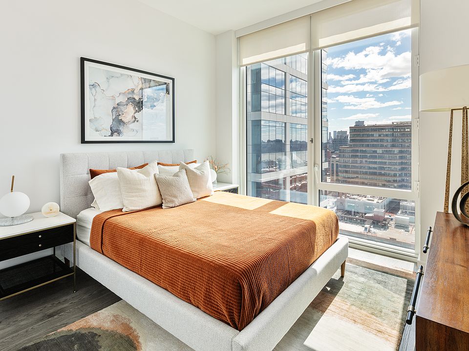 1st image of 606 W 30th St #32B