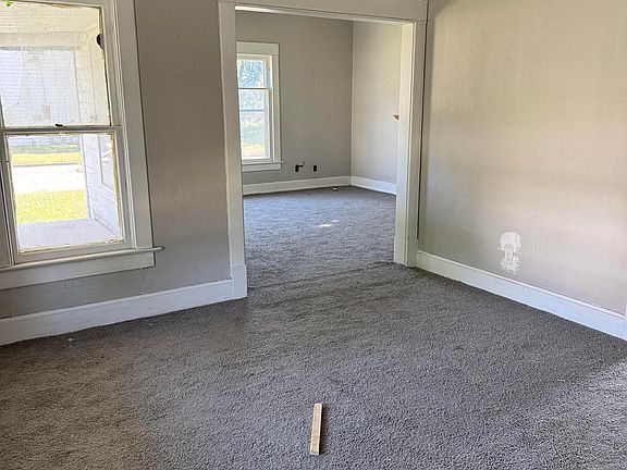 4th image of 304 N 5th St