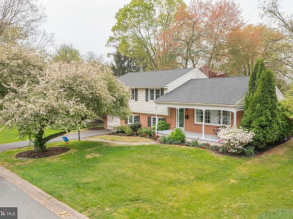 4th image of 104 Dickinson Ln