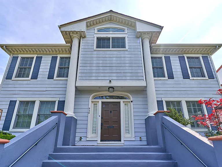 950 S Longwood Ave — Photo 2