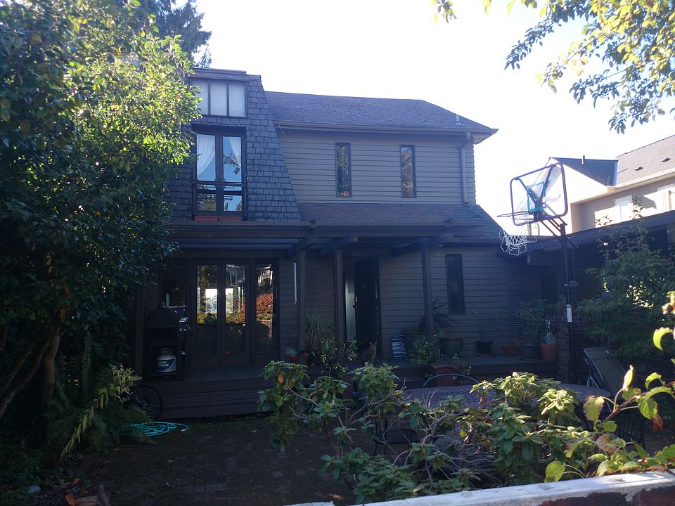 2nd image of 3821 43rd Ave NE