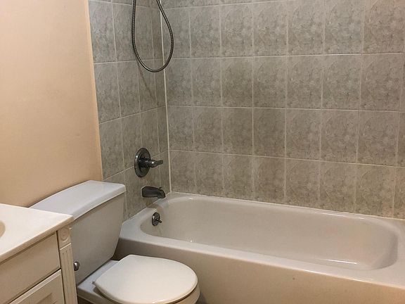 5th image of 229 Wellington Ct #1