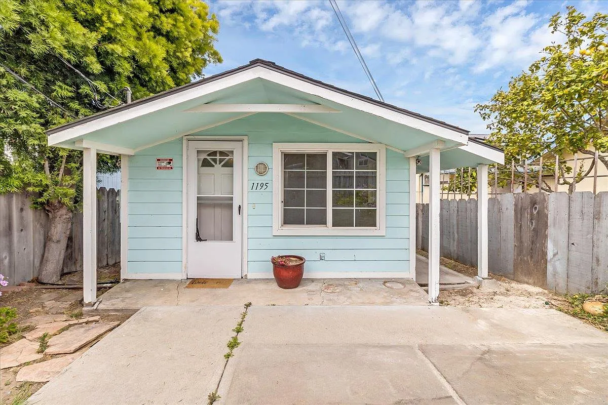 1195 Elm Ave photo 1