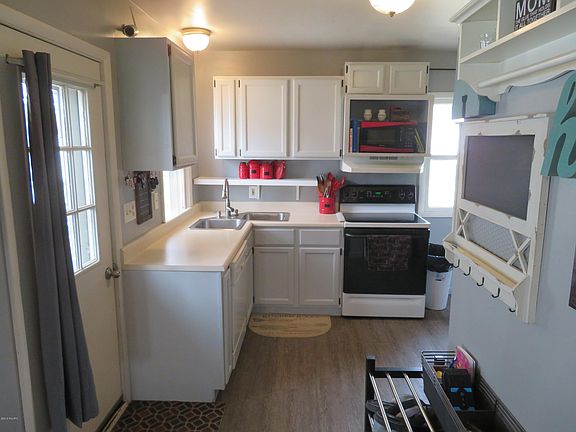3rd image of 208 N Robinson St