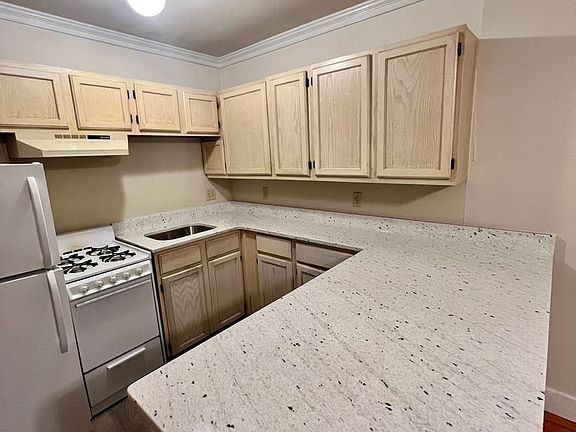 2nd image of 3018 Patterson Ave APT 6