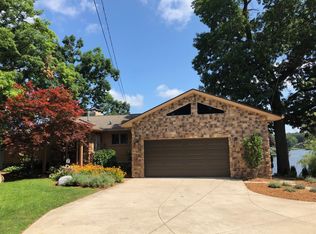 3103 Causeway Dr, Brighton, MI 48114