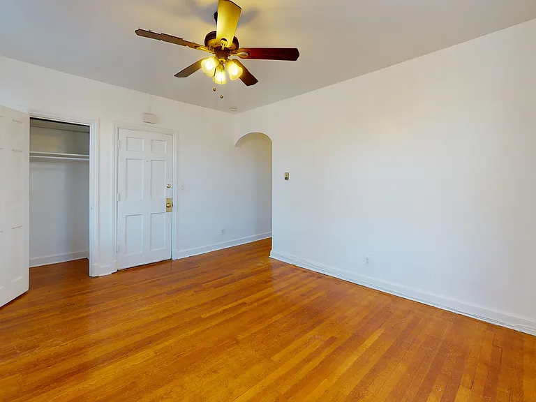 4034 Calvert St NW #5 — Photo 4