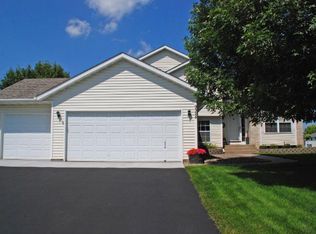 9324 Creek Ridge Ln, Savage, MN 55378