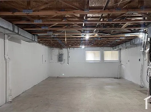2571 Francis St — Photo 2