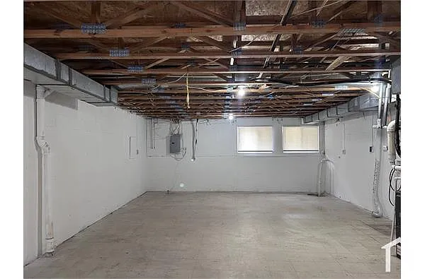 Building Photo - 2571 Francis St