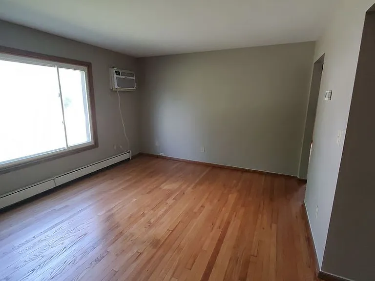 105 Cummings St. (8 Unit) — Photo 2