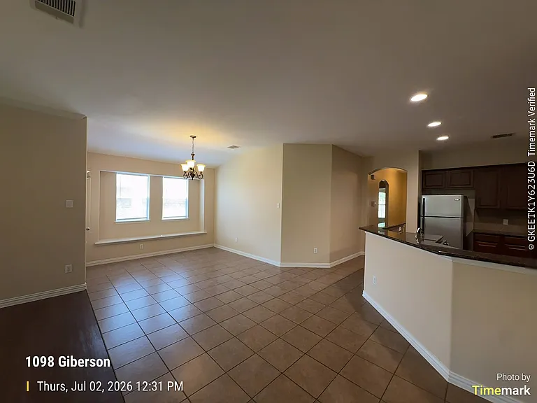 1098 Giberson Way — Photo 4