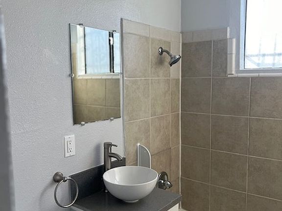 4th image of 115 E Colden Ave #1