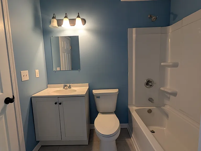 423 E Washington St — Photo 7