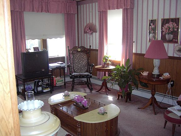 4th image of 501 Bloomingdale Ave