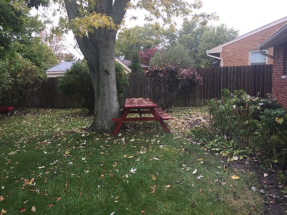 5th image of 111 Brookside Dr