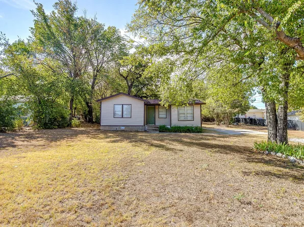 208 Wells Burnett Rd, Azle, TX 76020