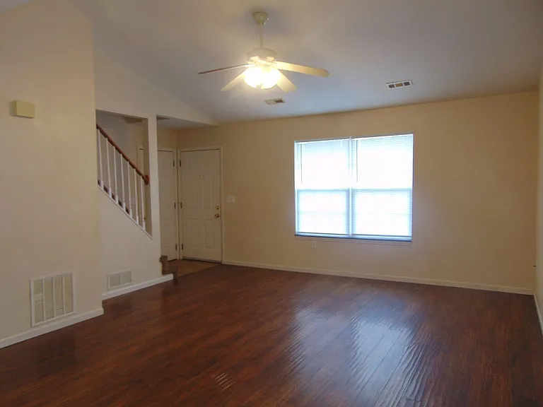 1709 N Lakewood Dr — Photo 4
