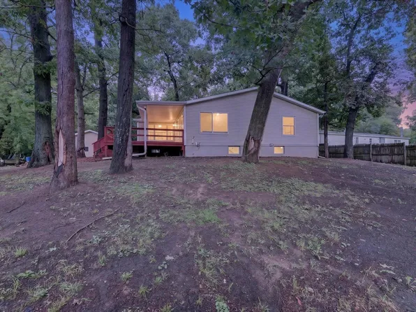 1211 N Blossom Lake Dr, Colon, MI 49040