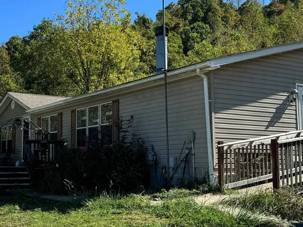 202 Dream Valley Ln, Pearisburg, VA 24134
