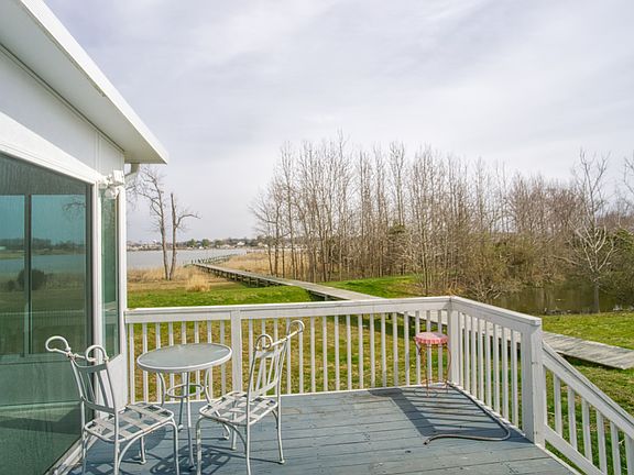 2nd image of 219 Mainsail Dr