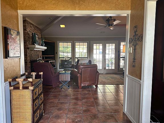 4th image of 1806 Meadowhill Dr