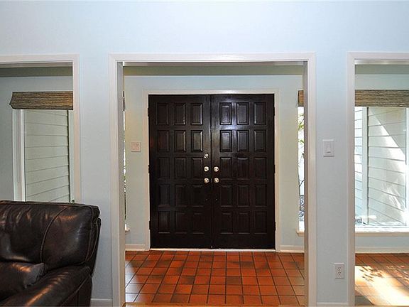 3rd image of 2515 Riverlawn Dr
