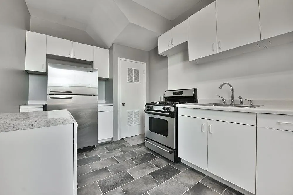 3122 Cass Street — Photo 3