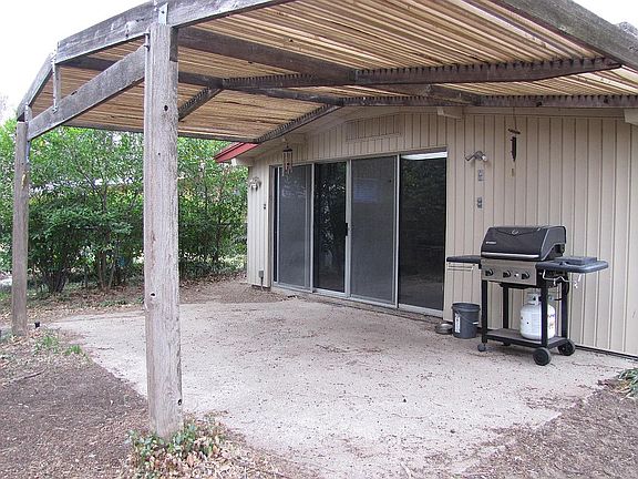 4th image of 721 Woodcrest Dr