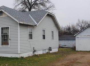 209 16th St, Windom, MN 56101