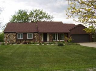 1995 W Manitou Dr, Owosso, MI 48867