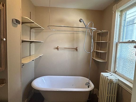 5th image of 1037 Lake Ave #1/2