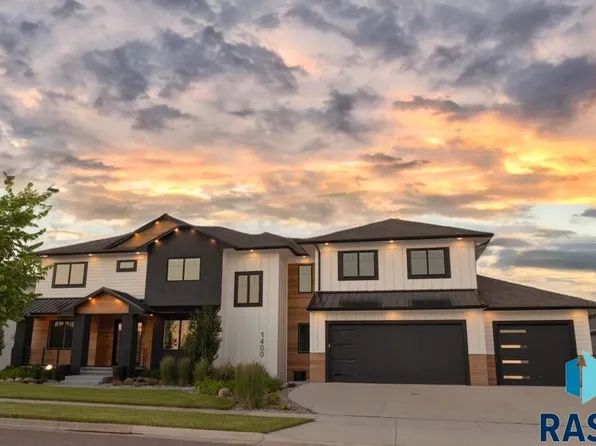 1400 S Scarlet Oak Trl, Sioux Falls, SD 57110