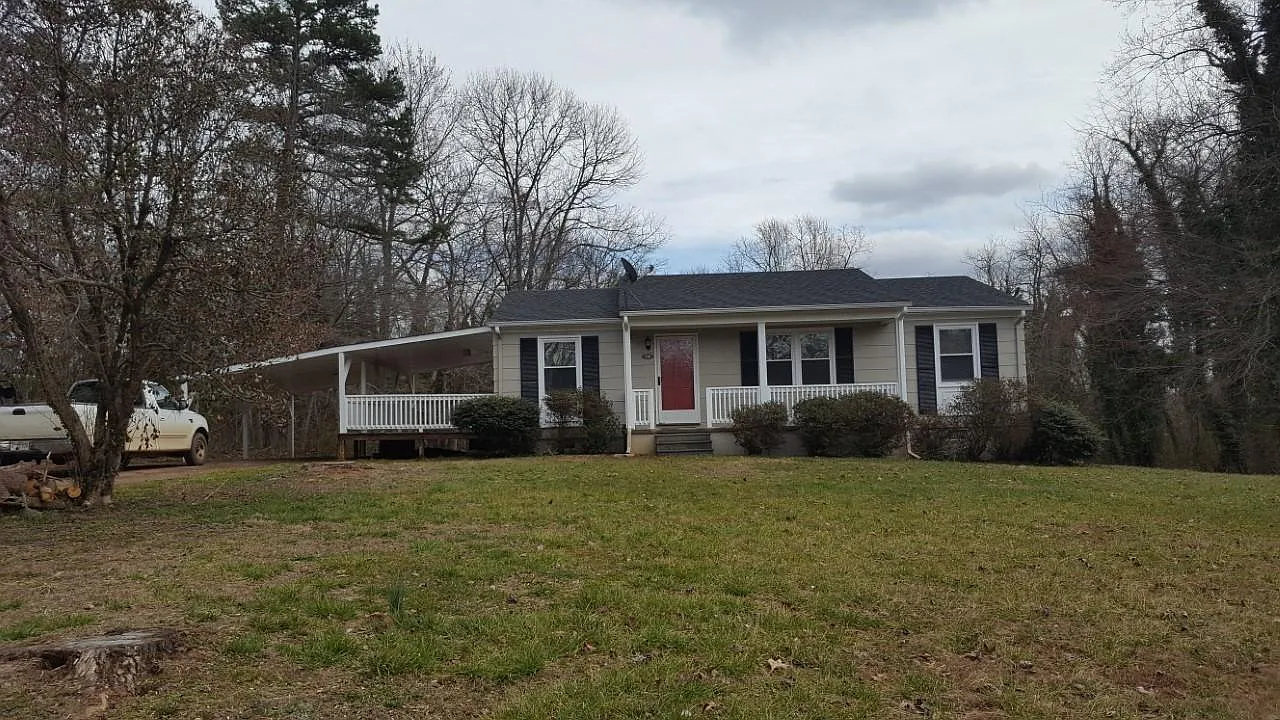 3 bed, 1000 sqft, $1,500 — Photo 2