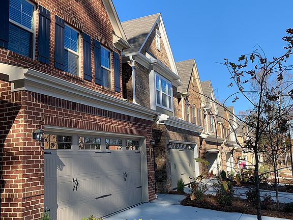 4th image of 618 Lansing Grove Way