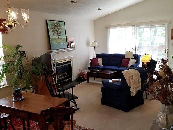 3rd image of 3100 Winterberry Sq