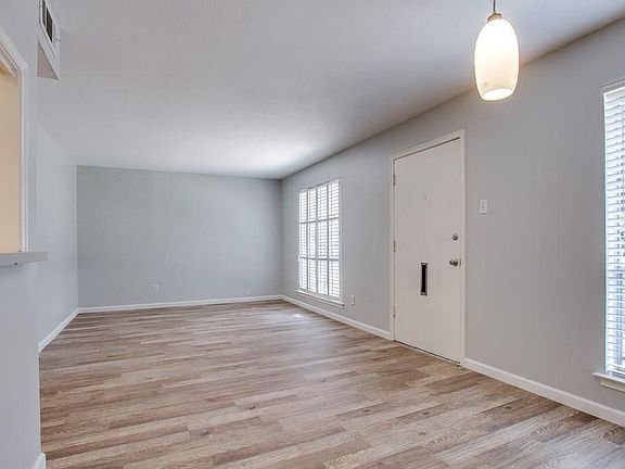 3rd image of 5018 Les Chateaux Dr