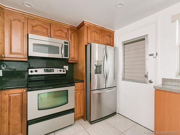 4th image of 3750 NE 170th St APT 112