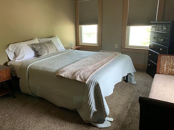 bedroom2 - upstairs-queen bed