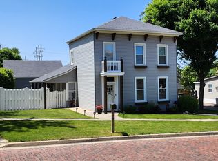 10805 N Woodstock St, Huntley, IL 60142