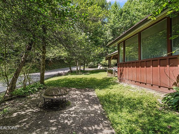 5th image of 840 E Highland Dr