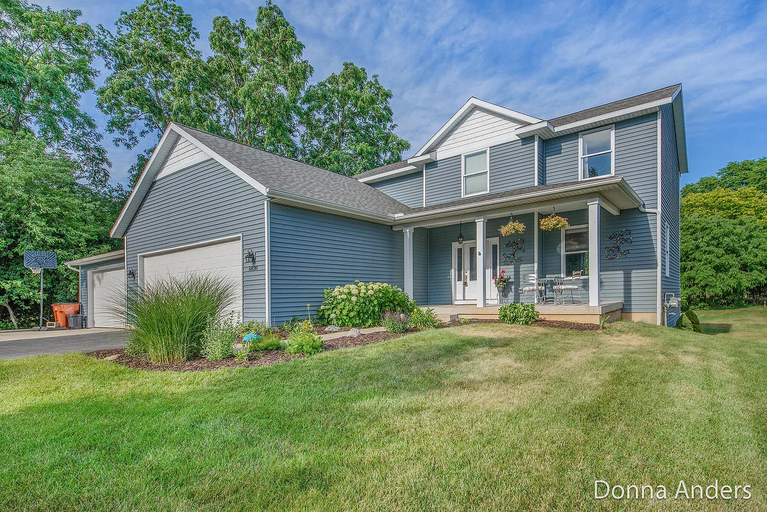 6838 Fox Meadow Dr NE photo 1